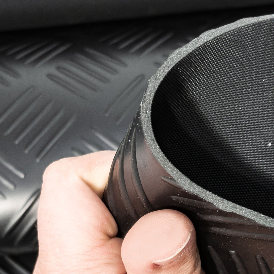 Heavy Duty Slip Resistant Checker Plate Pattern Cold Insulating Rubber Flooring Linear Metre