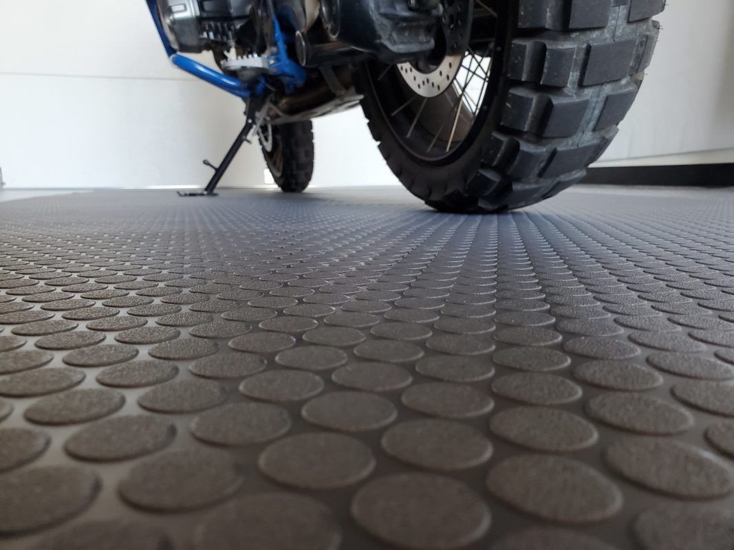 Anti-Fatigue Round Dot Heavy Duty Nitrile Rubber Garage Flooring No Adhesives Required