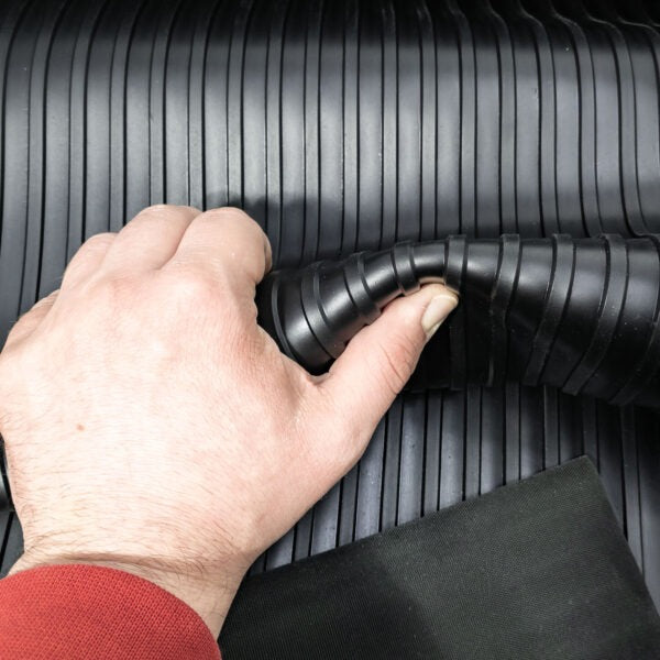 Heavy Duty Flat Ribbed Anti-Slip Rubber Flooring Durable with Medium Width Fluted Finish